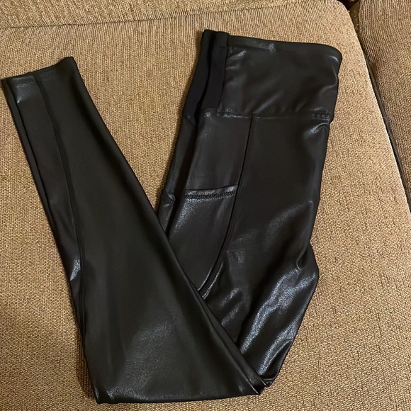 Tagoo Maternity Faux leather leggings - Picture 6 of 11